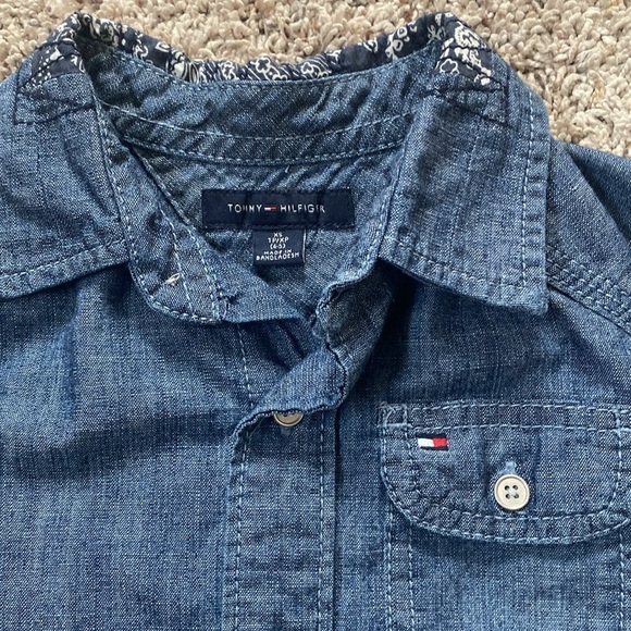 Tommy Hilfiger Chambray Shirt size XS 4-5 - Picture 2 of 6